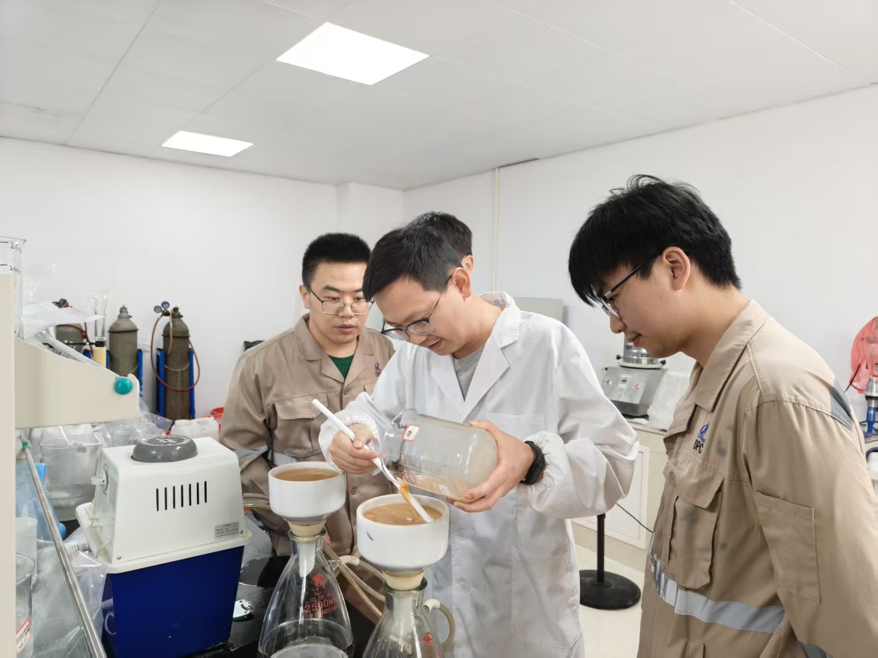 扎根鋰業，攻堅路上讓“鋰”想花開｜樂天使鋰業研發部90后工程師徐苗